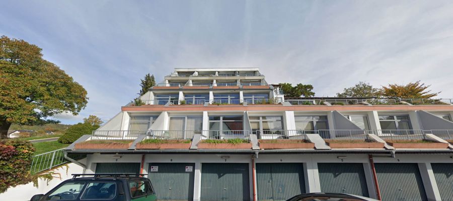 Außenansicht einer Rehse Einrichtung mit Dachterrasse